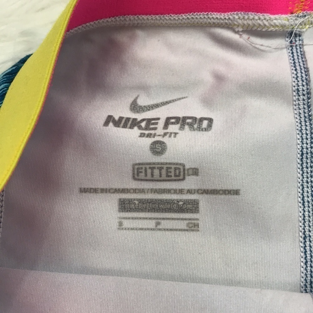Nike Pro Capri Leggings - Picture 6 of 7